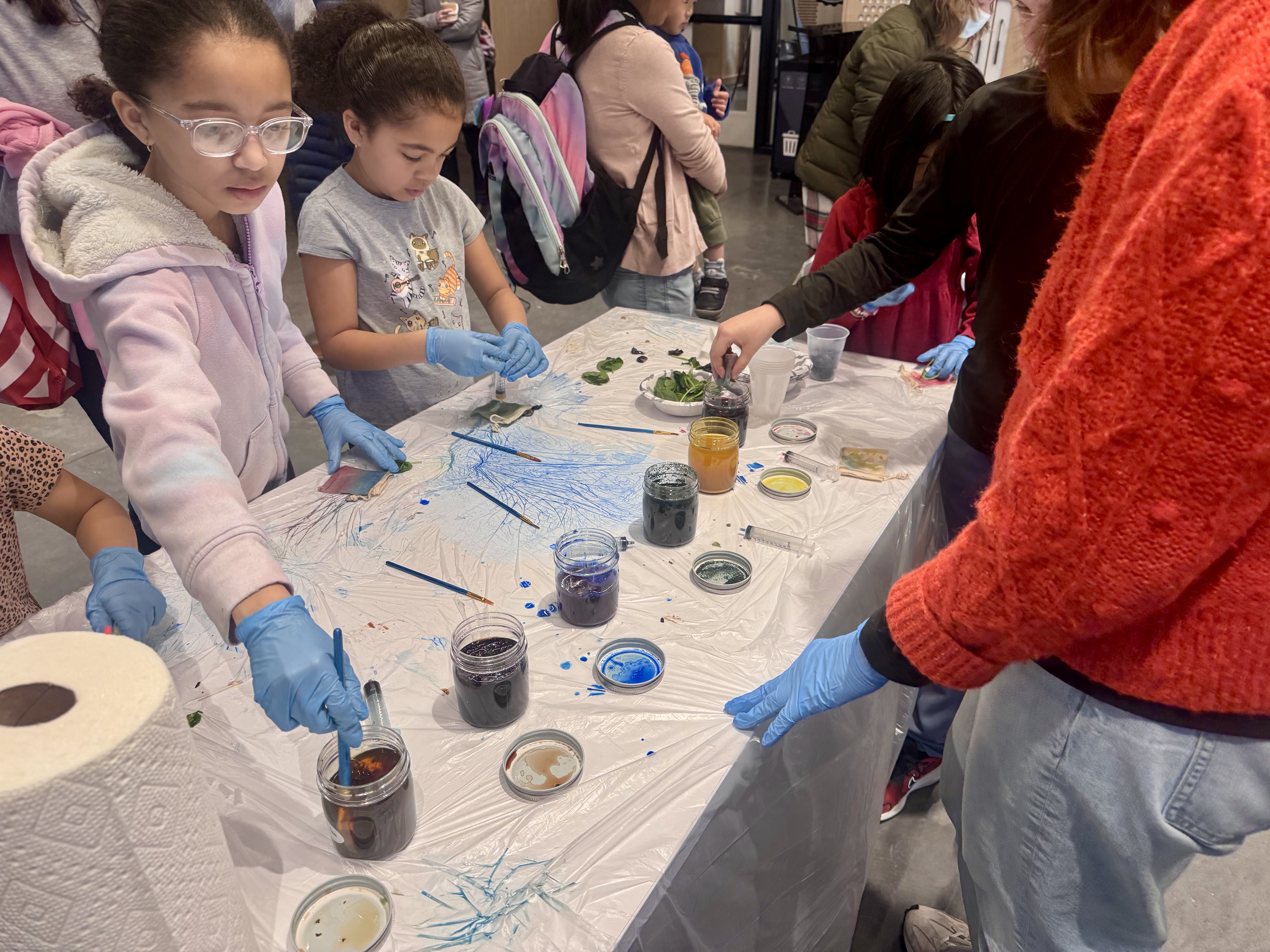 two girls dyeing the cotton bags