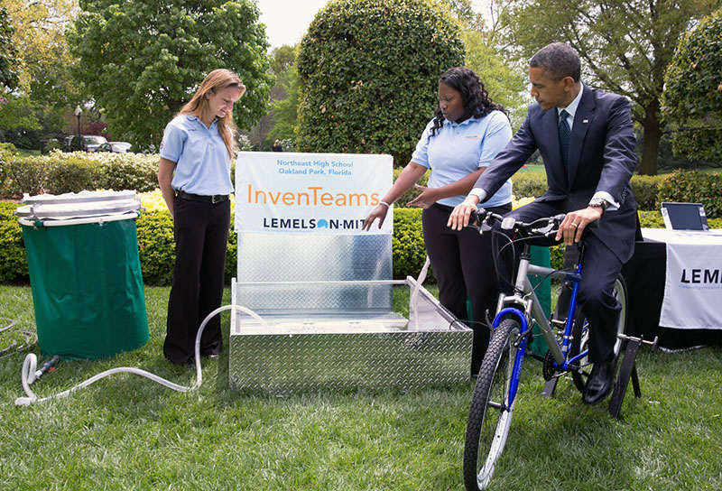 Students with Pres. Obama at White House Science Fair